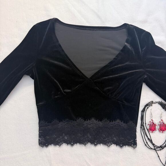 Goth velvet bell sleeves crop top mini skirt cross necklace and earrings - Picture 6 of 8